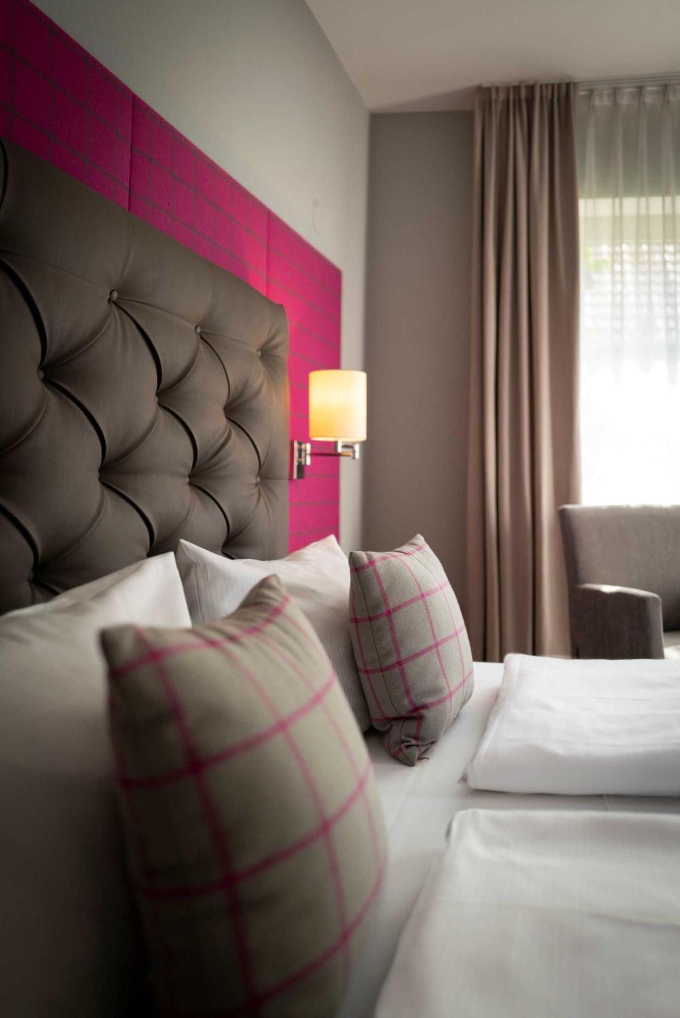 Landhotel 3Kronen Адельсдорф Экстерьер фото