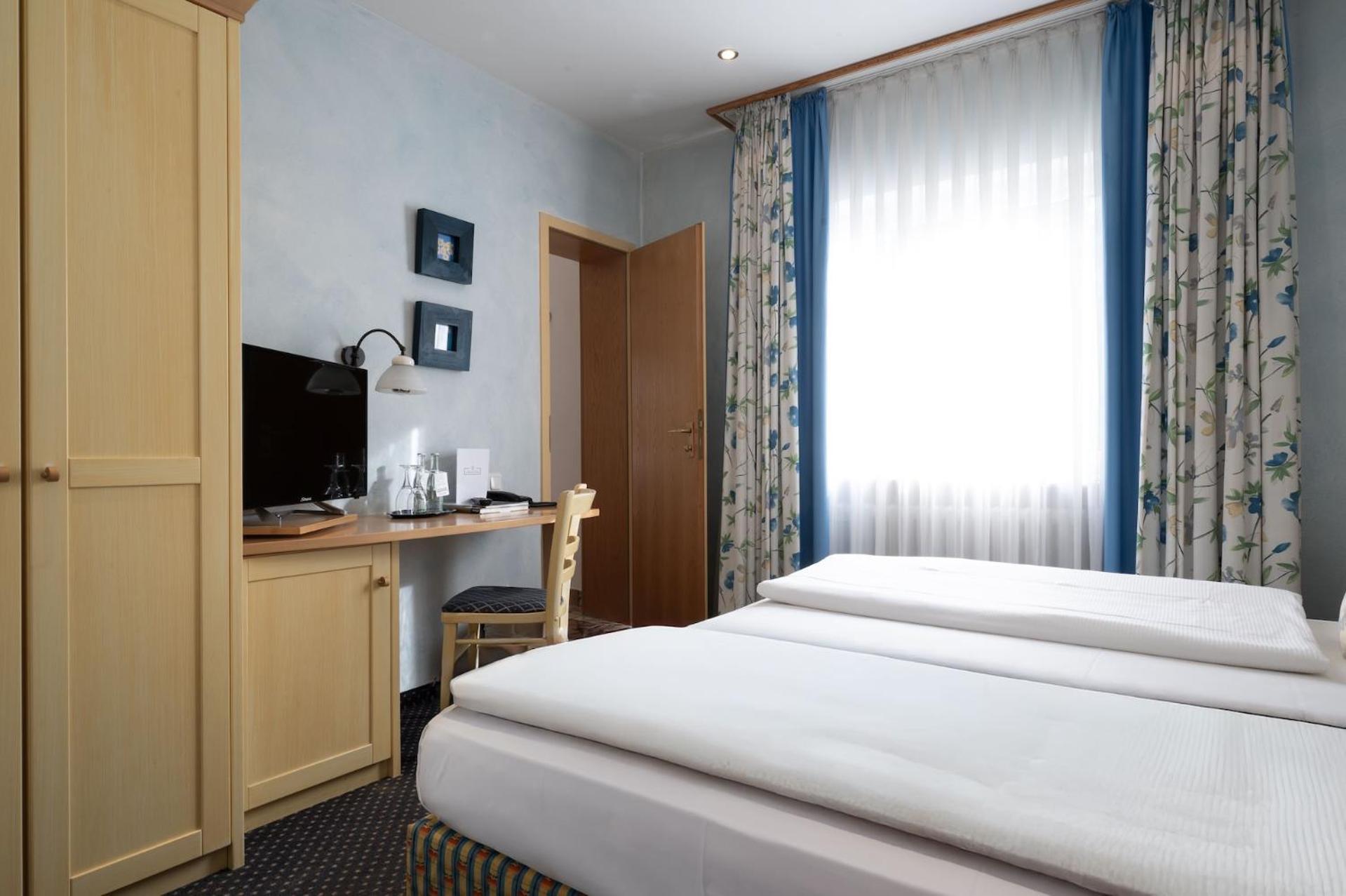 Landhotel 3Kronen Адельсдорф Экстерьер фото